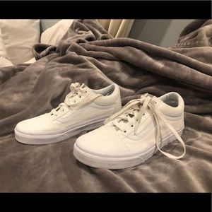 WHITE OLD SKOOL VANS- mens 5.5/WOMENS 7.0